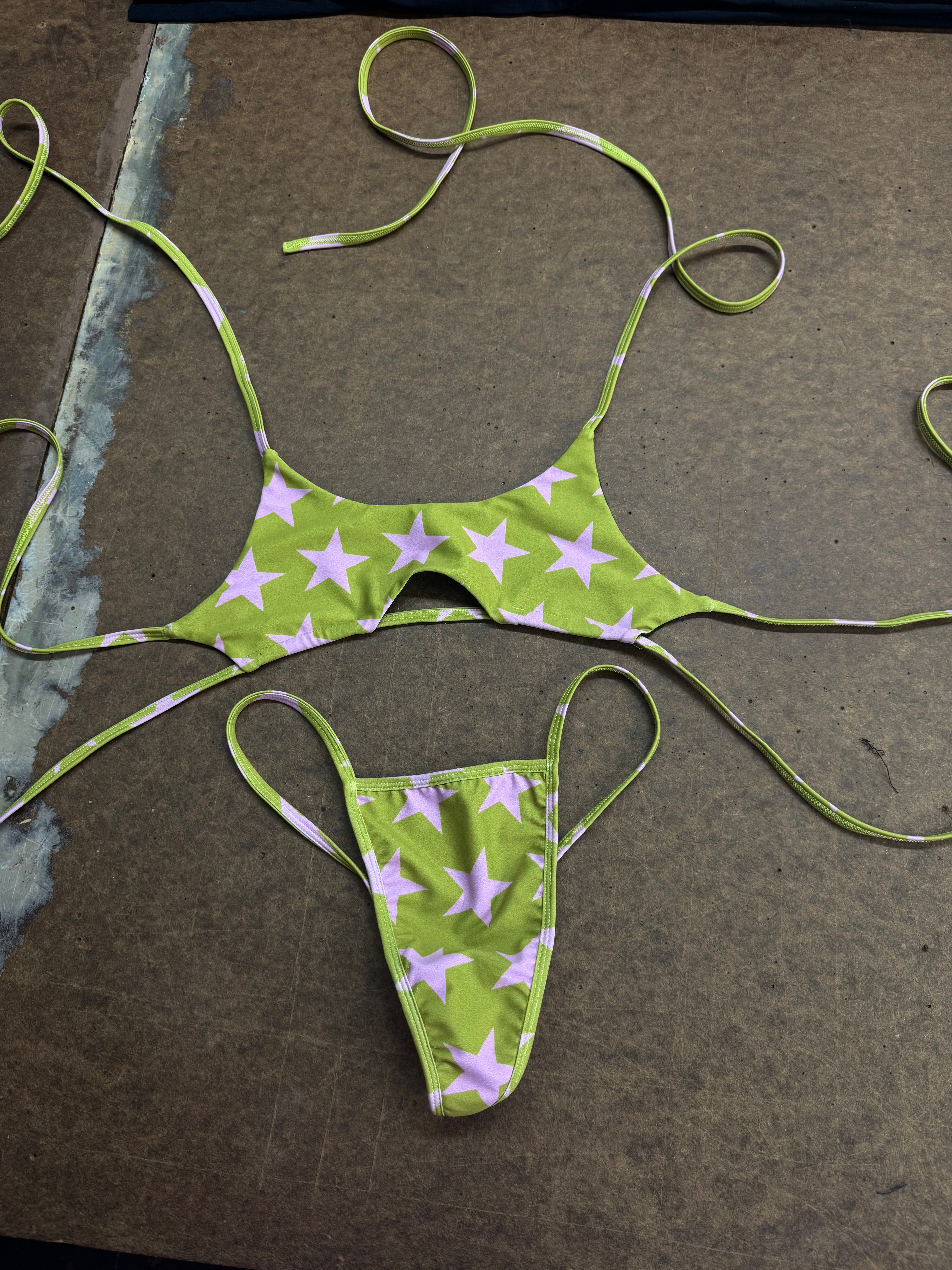 0.0 GUILTY GIRL STARS KINI